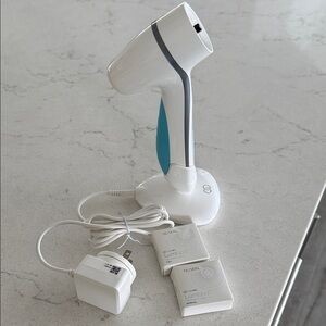 Nu skin Lumi with two brand new heads and charger
